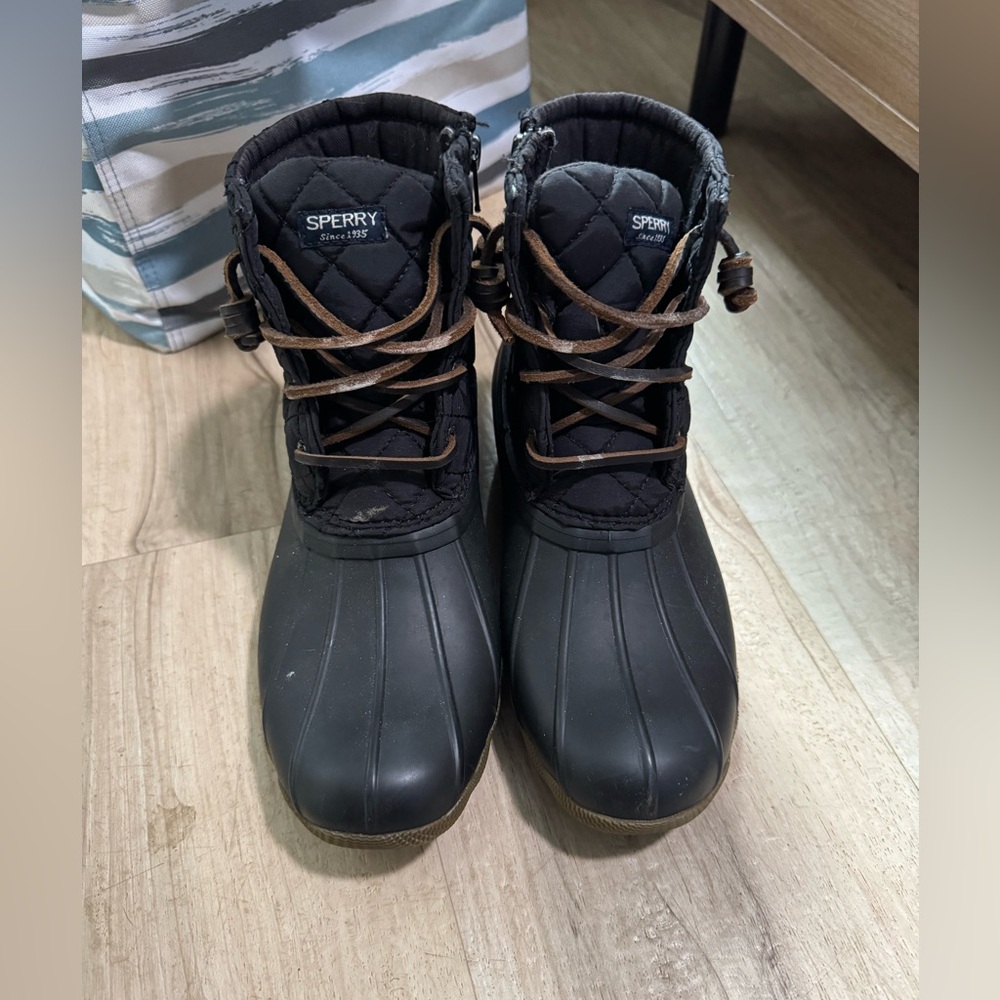 Sperry Girl’s Saltwater Duck Boots Black Size 5 or women’s size 6.5